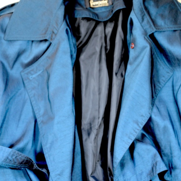 Blade Runner Black and Blue Oil Slick Trench Coat - Picture 4 of 6